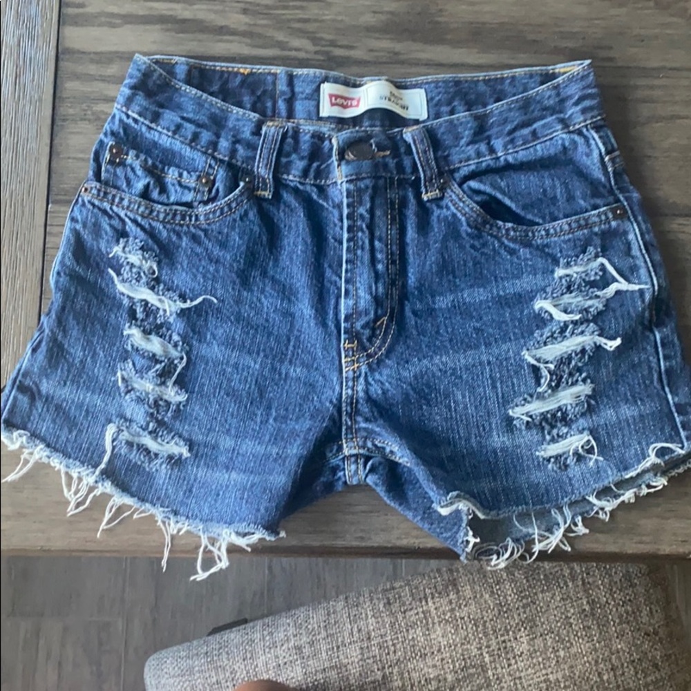 Levi’s distressed jean shorts size 2/ waist 26